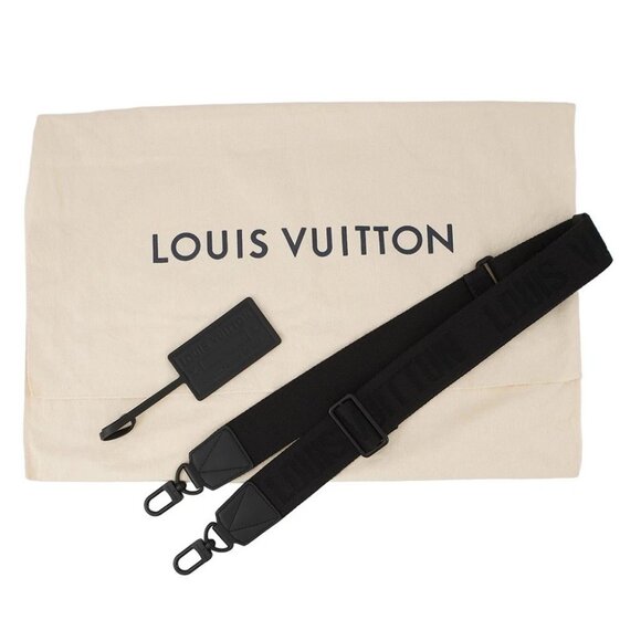 LOUIS VUITTON takeoff messenger Grain Leather Noir - Picture 14 of 16